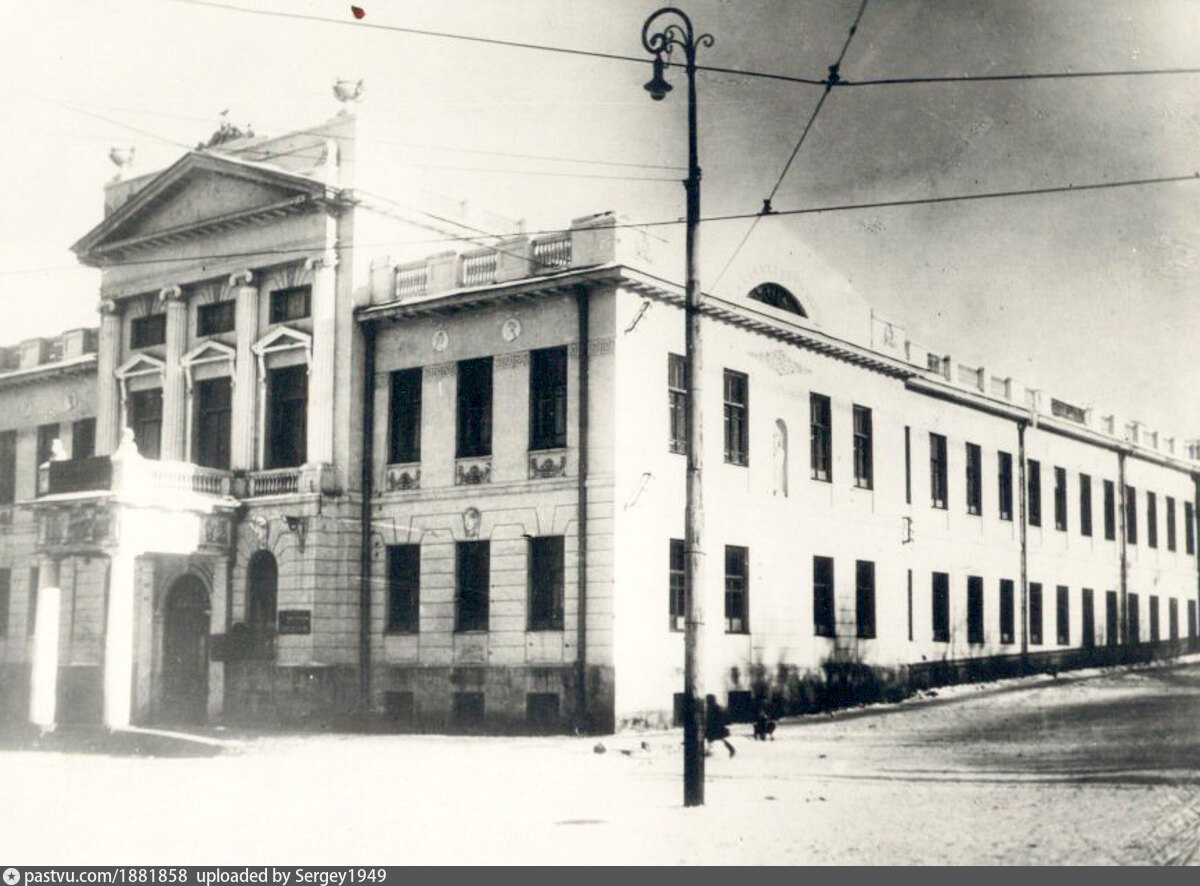 Самара большевиков. Самара 1917 год. Дом губернатора Самара. Самара дом губернатора на театральной площади. Самара 1918.