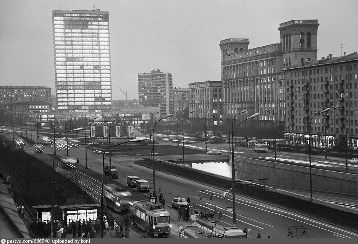 На соколе москва. Ленинградский проспект 1990. Метро Сокол Ленинградский проспект 80-е. Ленинградский проспект 2000 год. Район Сокол 1990.