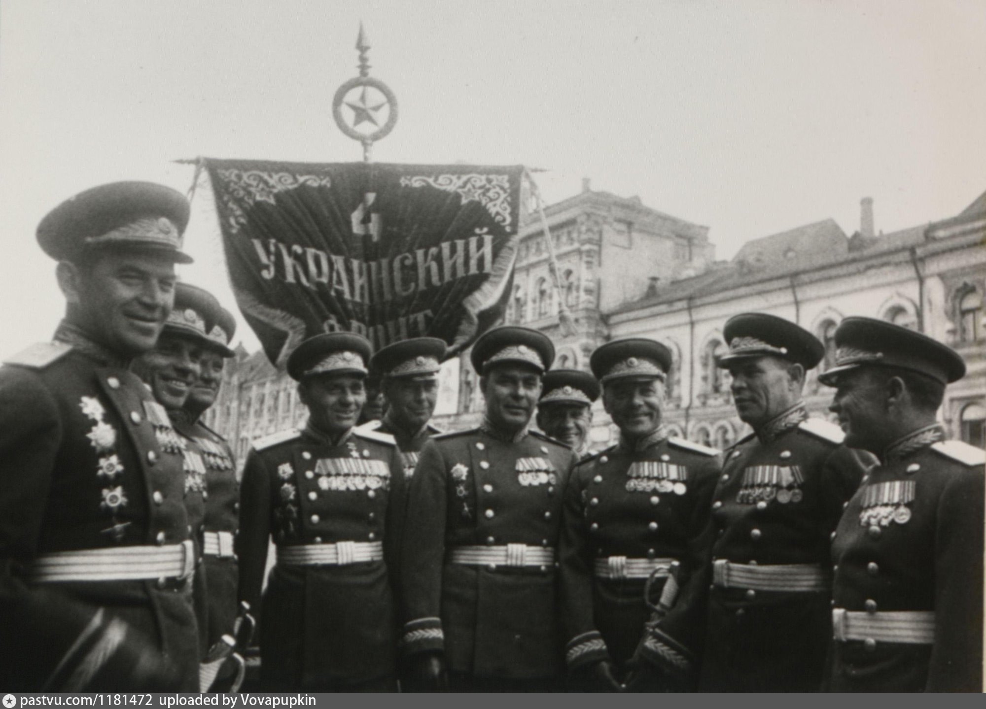 Фото генералов на параде