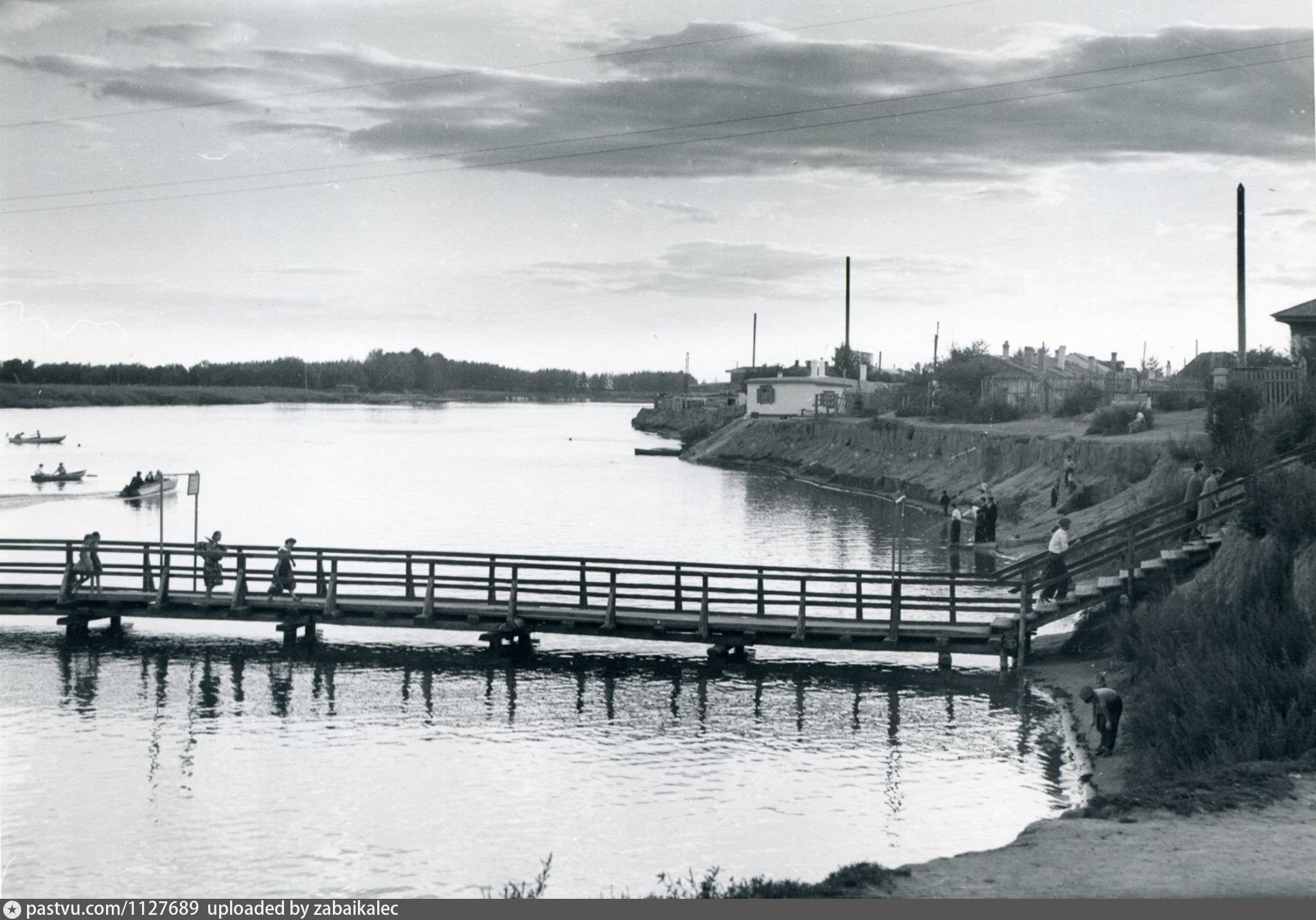 Мост в петропавловске казахстан. Мост через реку ишим. Пешеходный мост ишим. Мост через ишим в усть-ишиме. Ишим достопримечательности города.