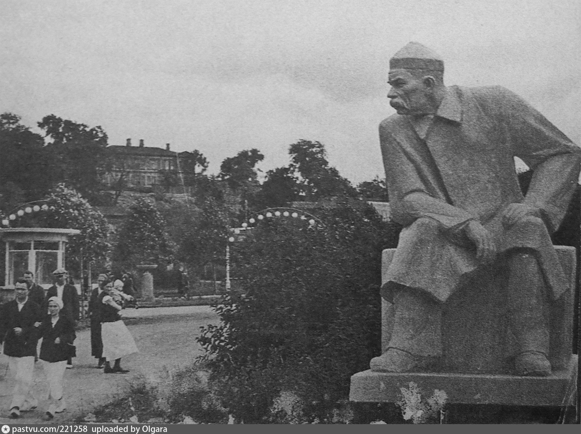 скульптура горько в парке горького