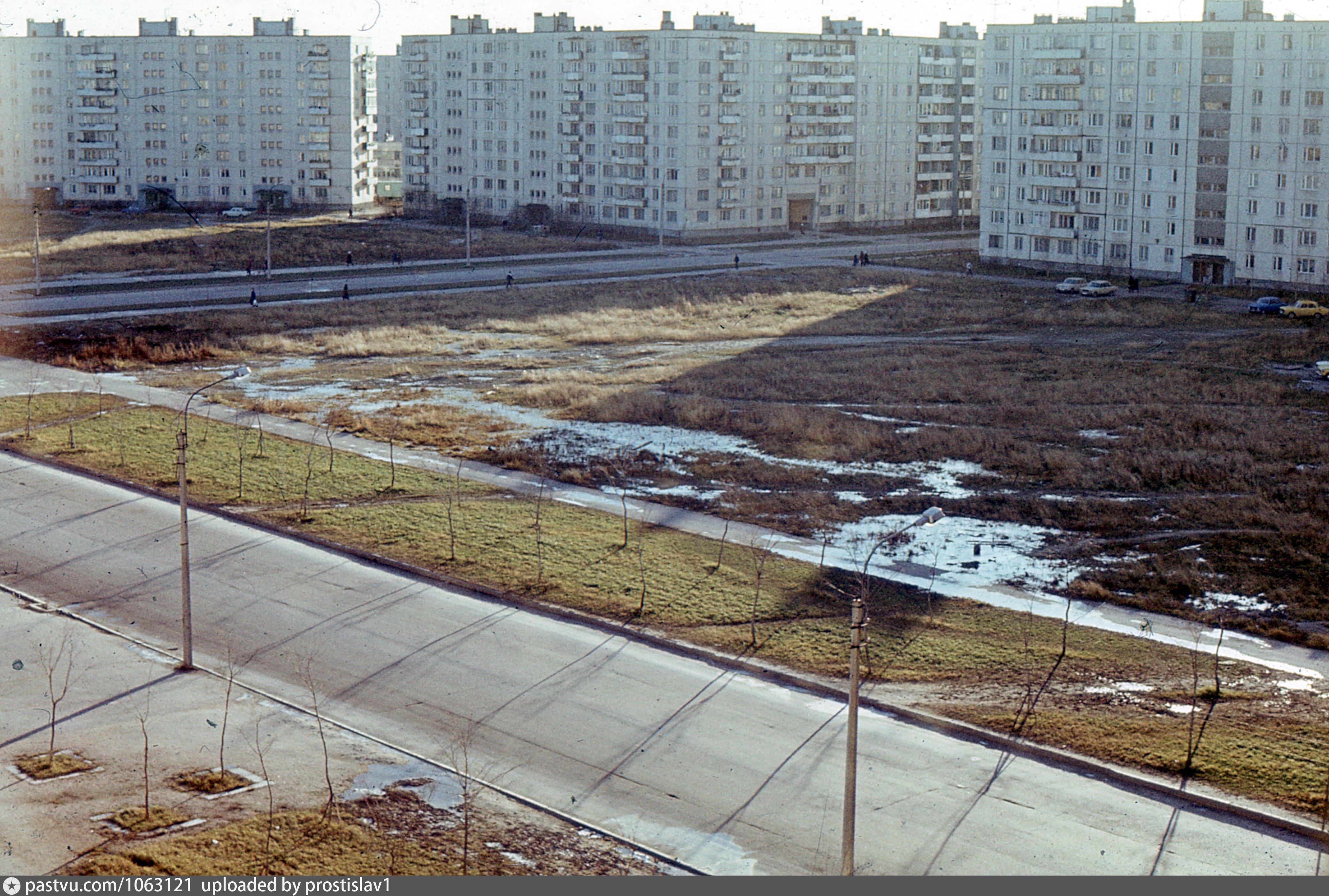 Строимся на пустыре. Перекресток Олеко Дундича и Купчинской. Сквер на Олеко Дундича. Сквер на пересечении Дундича и Купчинской. Угол Купчинской и Олеко Дундича стройка.