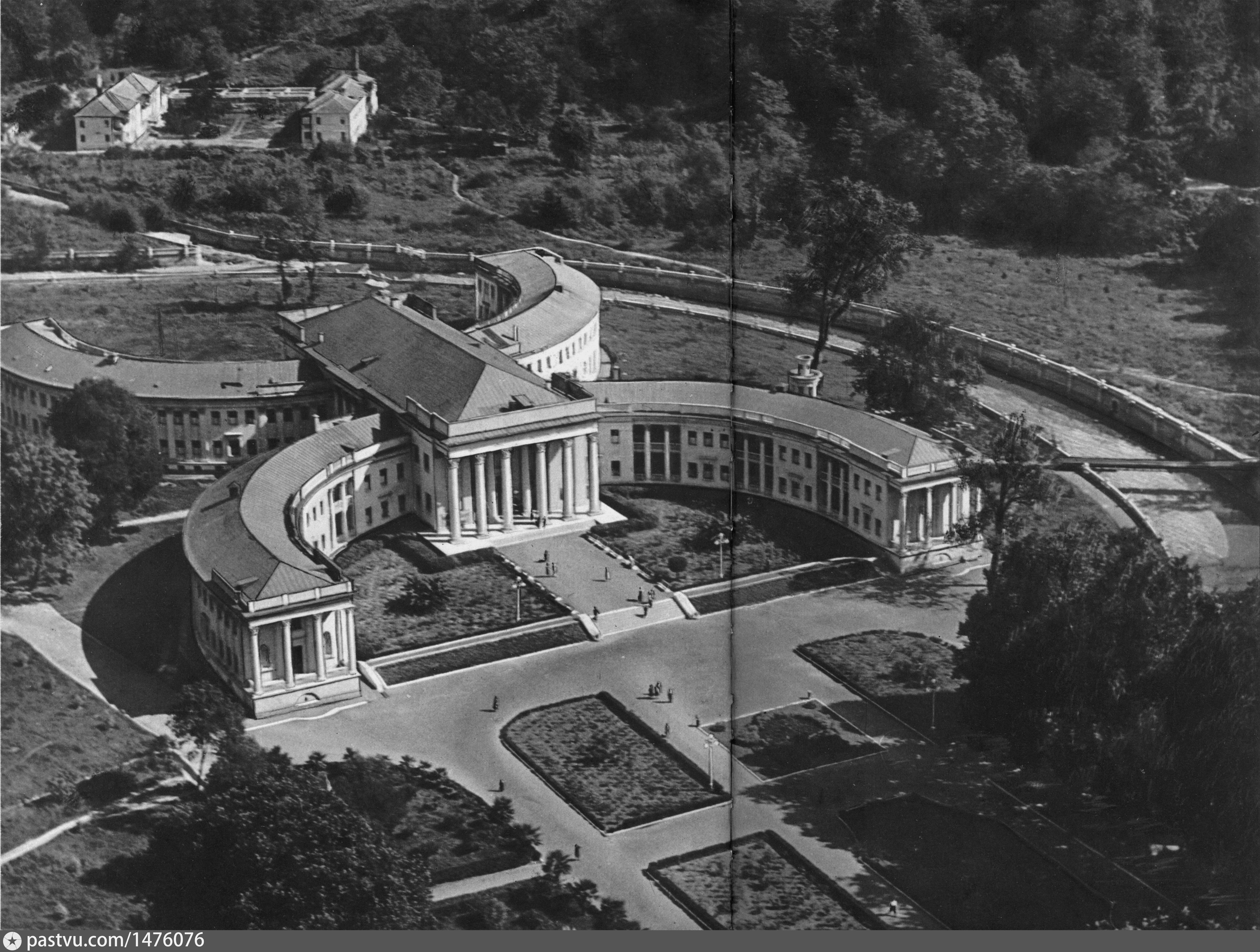 Мацестинский санаторий сочи. Хостинская мацеста, сочи. Долина мацеста. Мацеста скульптура. Источник мацеста сочи.