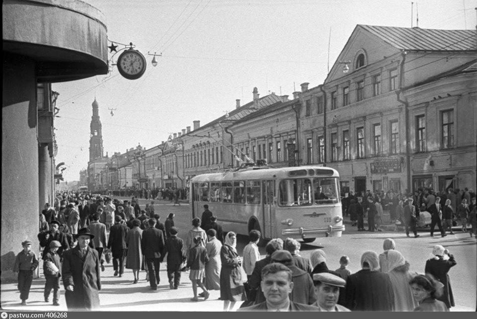 Казань 80 фото. Улица Баумана Казань 1930. Улица Баумана Казань 1980. Казань улица Баумана 1980 год. Улица Баумана Казань 80 е годы.