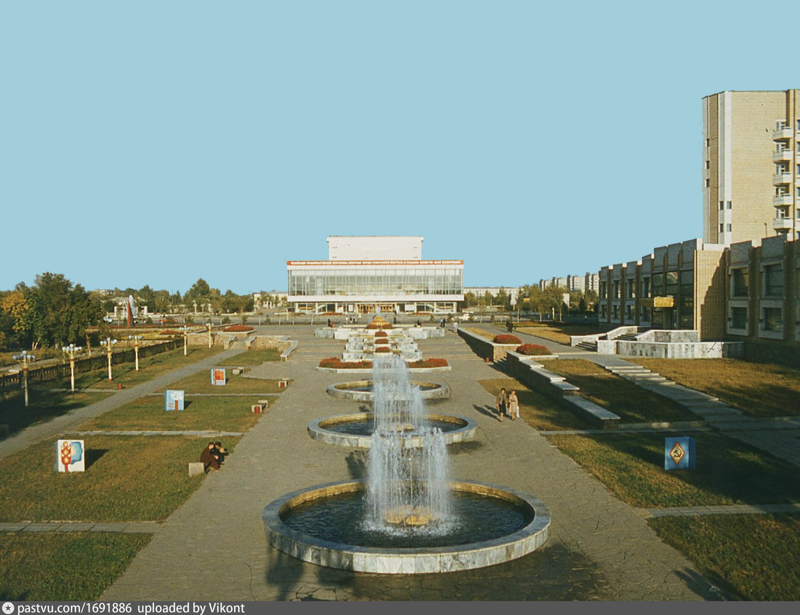 Целиноград казахстан. Дворец целинников Астана. Акмола 1992. Костанай площадь целинников кафе.