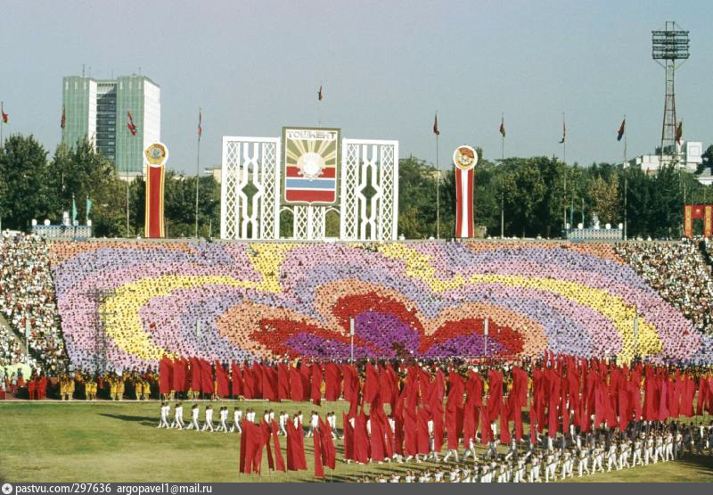 Ташкенту лет. Центральный стадион пахтакор Ташкент. Пахтакор Ташкент 2000. Ташкент 1983 празднование 2000 Ташкента стадион пахтакор. Празднование 2000 лет Ташкенту.