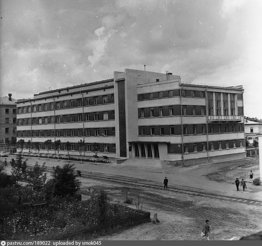 Здание института. Здание ИФЛИ. Жилой дом 1965. Ульчерняховского здание института.