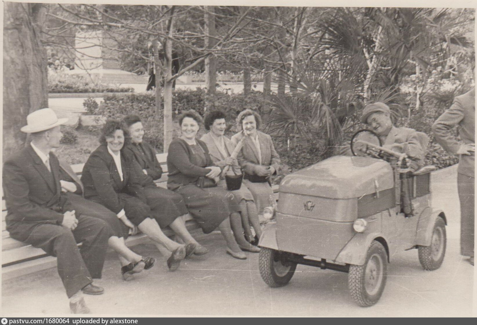 Первый выезд Н. Бирюкова на автоколяске - Retro photos