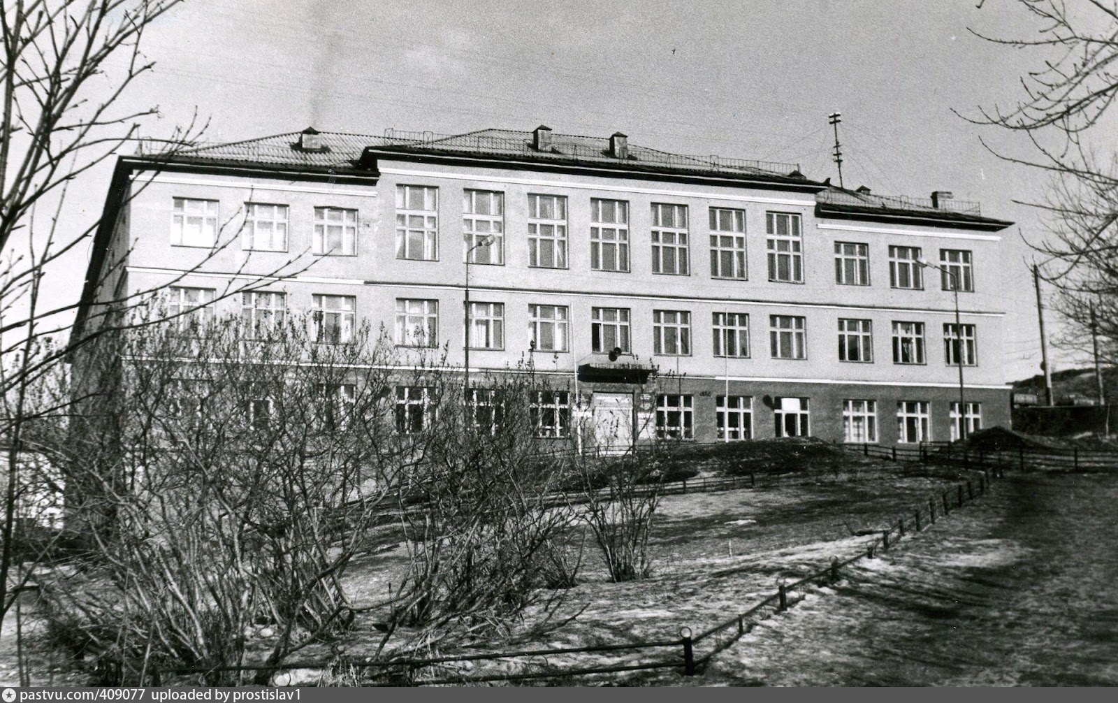 Общеобразовательные школы мурманска. Школа 3 Мурманск. Школа 30 Мурманск. Школа 1 Мурманск. Мурманск 1990 год.