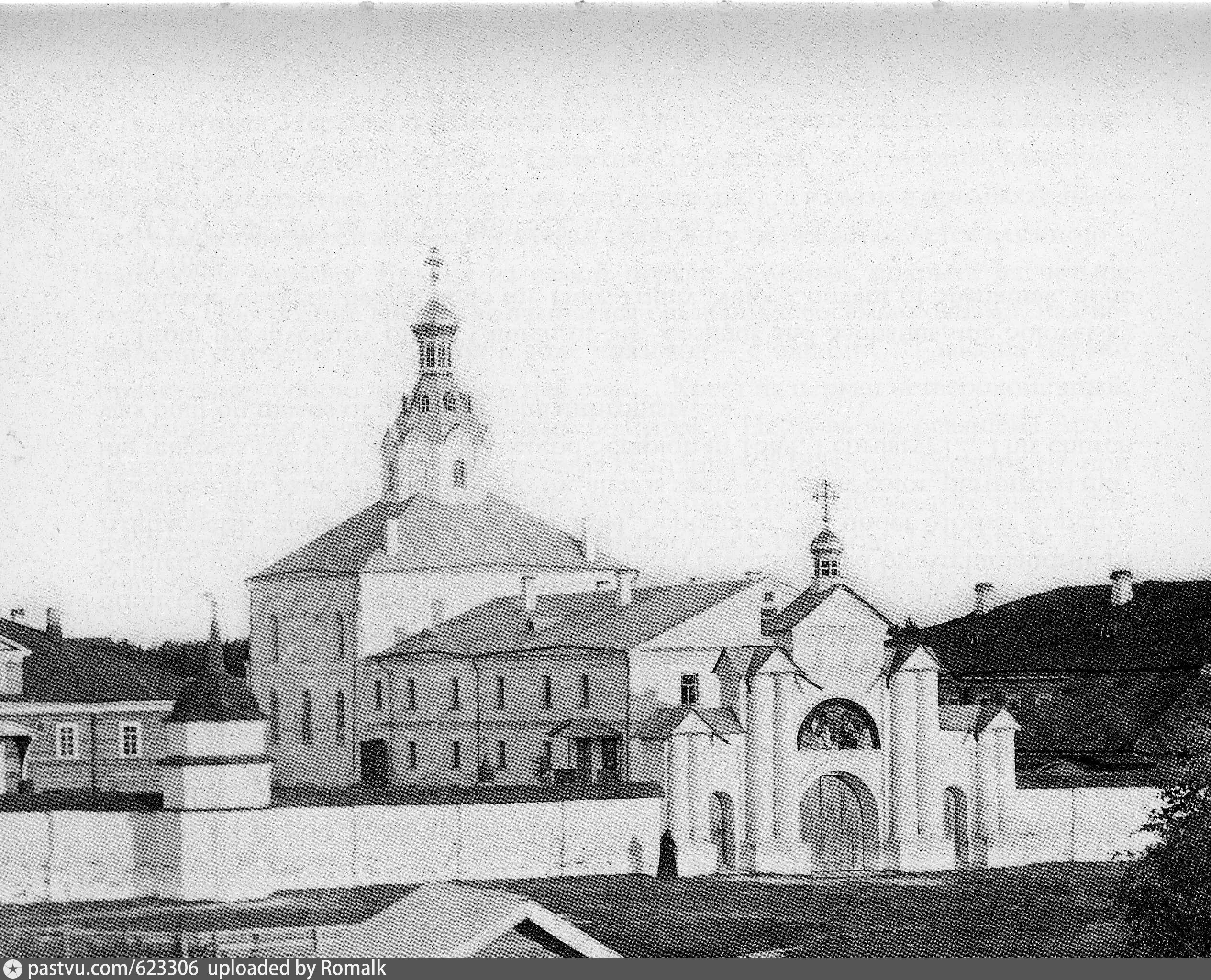 Шенкурск троицкая церковь. Храм зосимы и савватия шенкурск. Троицкий шенкурский женский монастырь. Храм зосимы и савватия шенкурск. Шенкурский свято-троицкий монастырь.