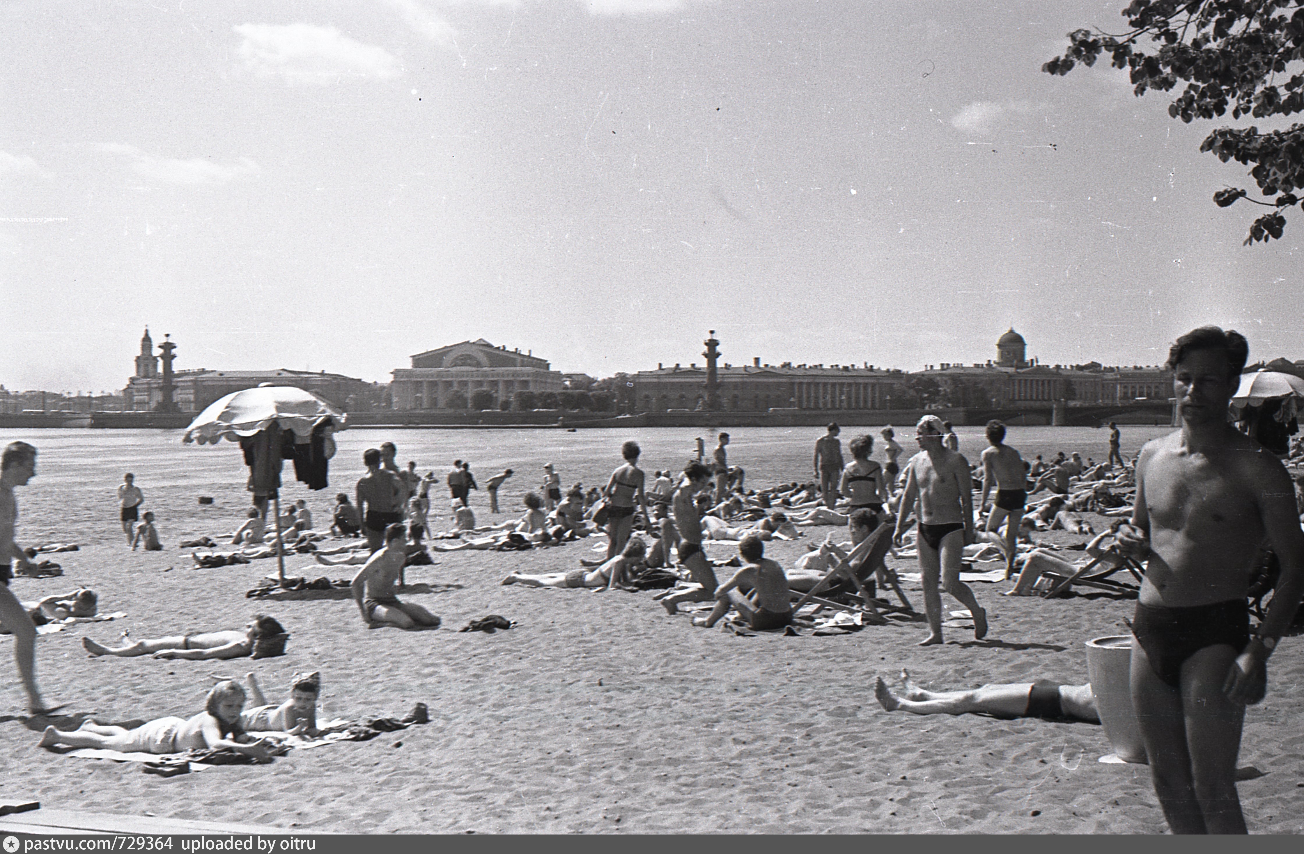 Ленинград 1963, пляж у Петропавловской крепости