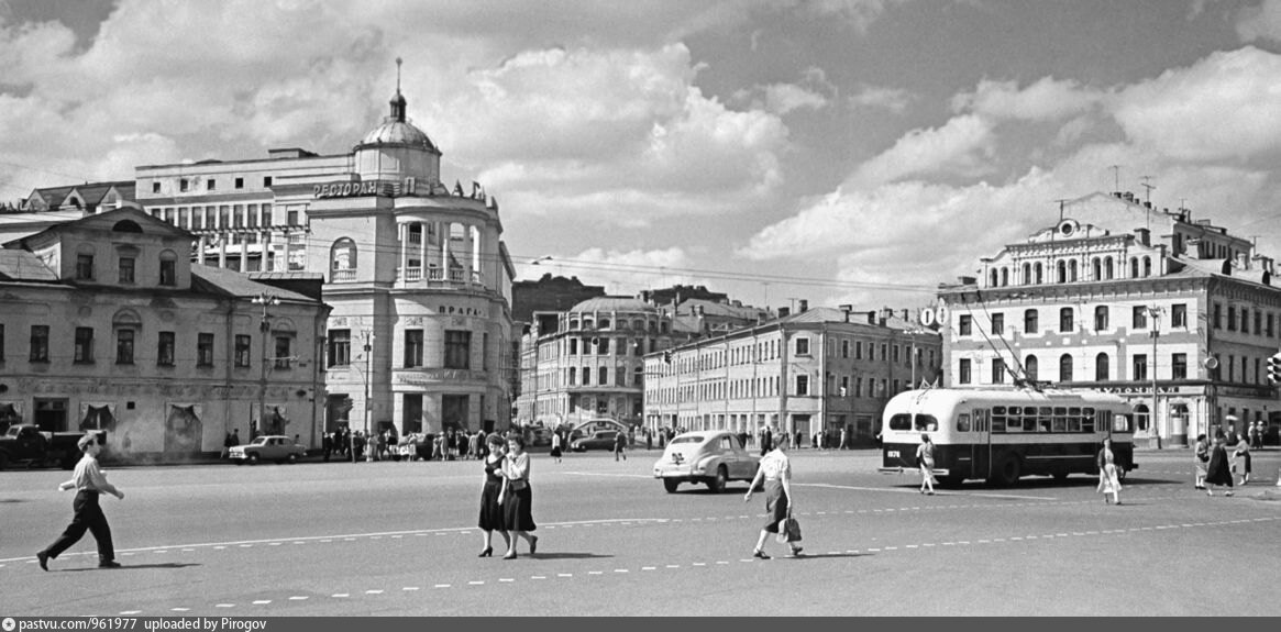 Арбатские ворота москвы