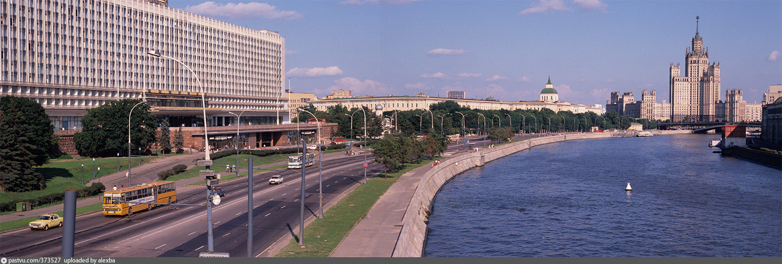 Храм на краснопресненской набережной. Москворецкая набережная СССР. Москва 1990 набережная. Москворецкая набережная Москва метро. Краснопресненская набережная 70 годы.