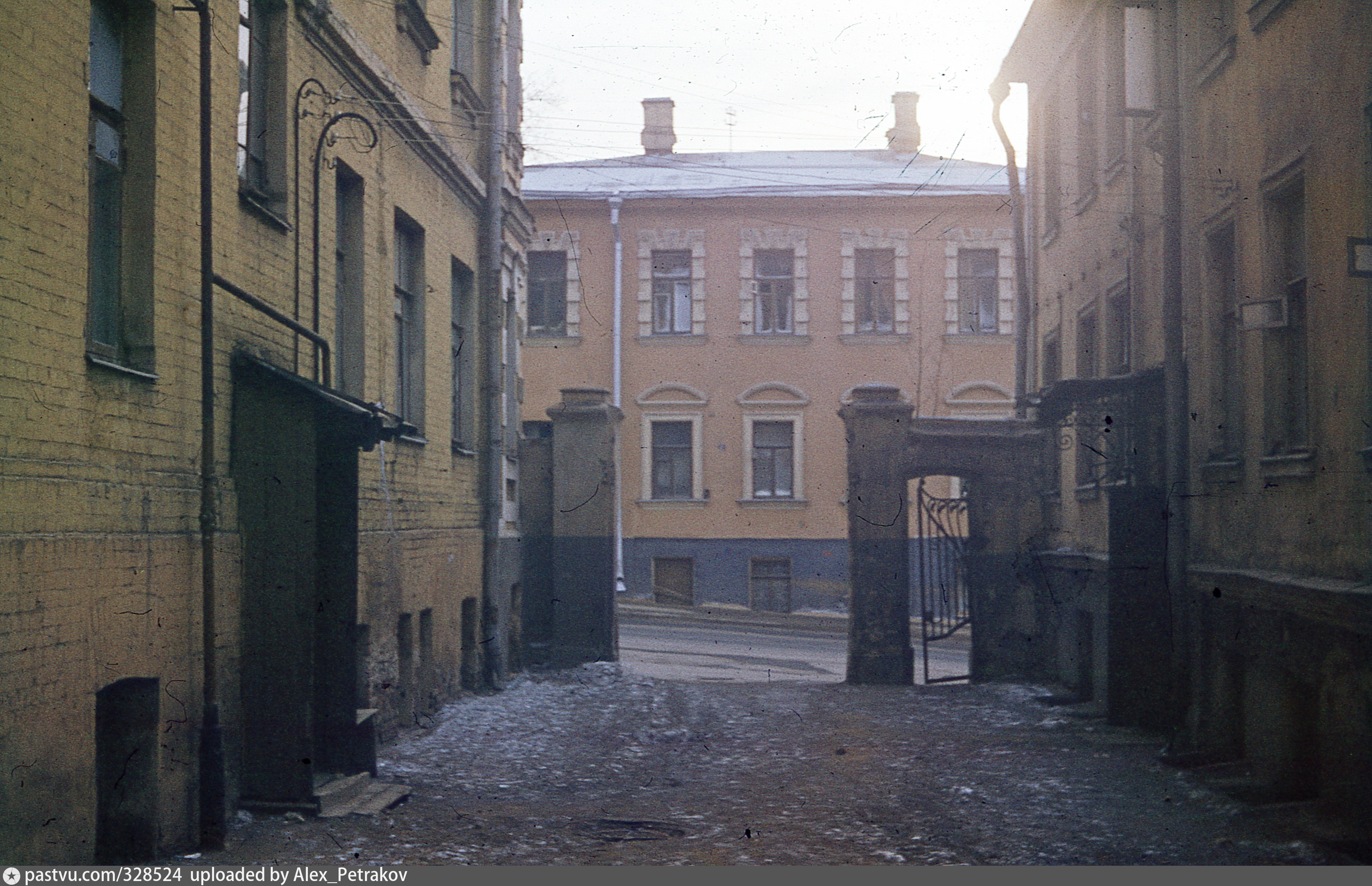 Троицк улицы. Троицкая улица 19 в Москве. Троицкая улица. Троицкая улица Санкт-Петербург 1972. Троицкая улица Москва старые фото.