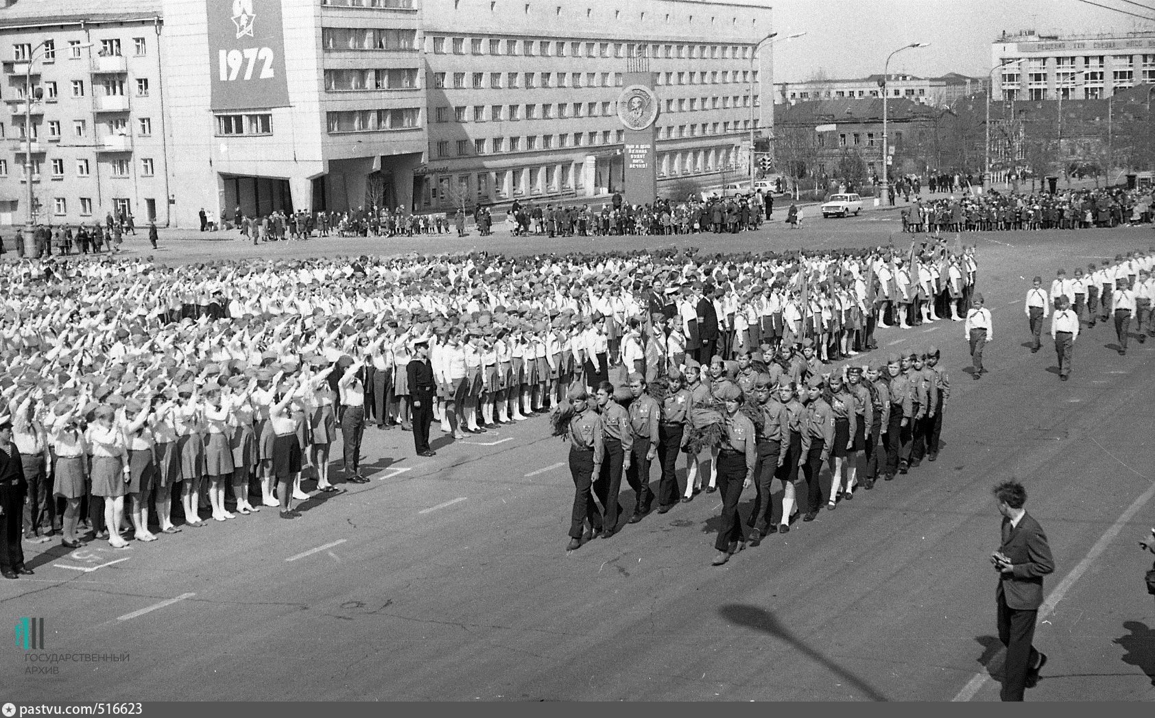 Пионерский парад на Дворцовой пл в Ленинграде 1976 г