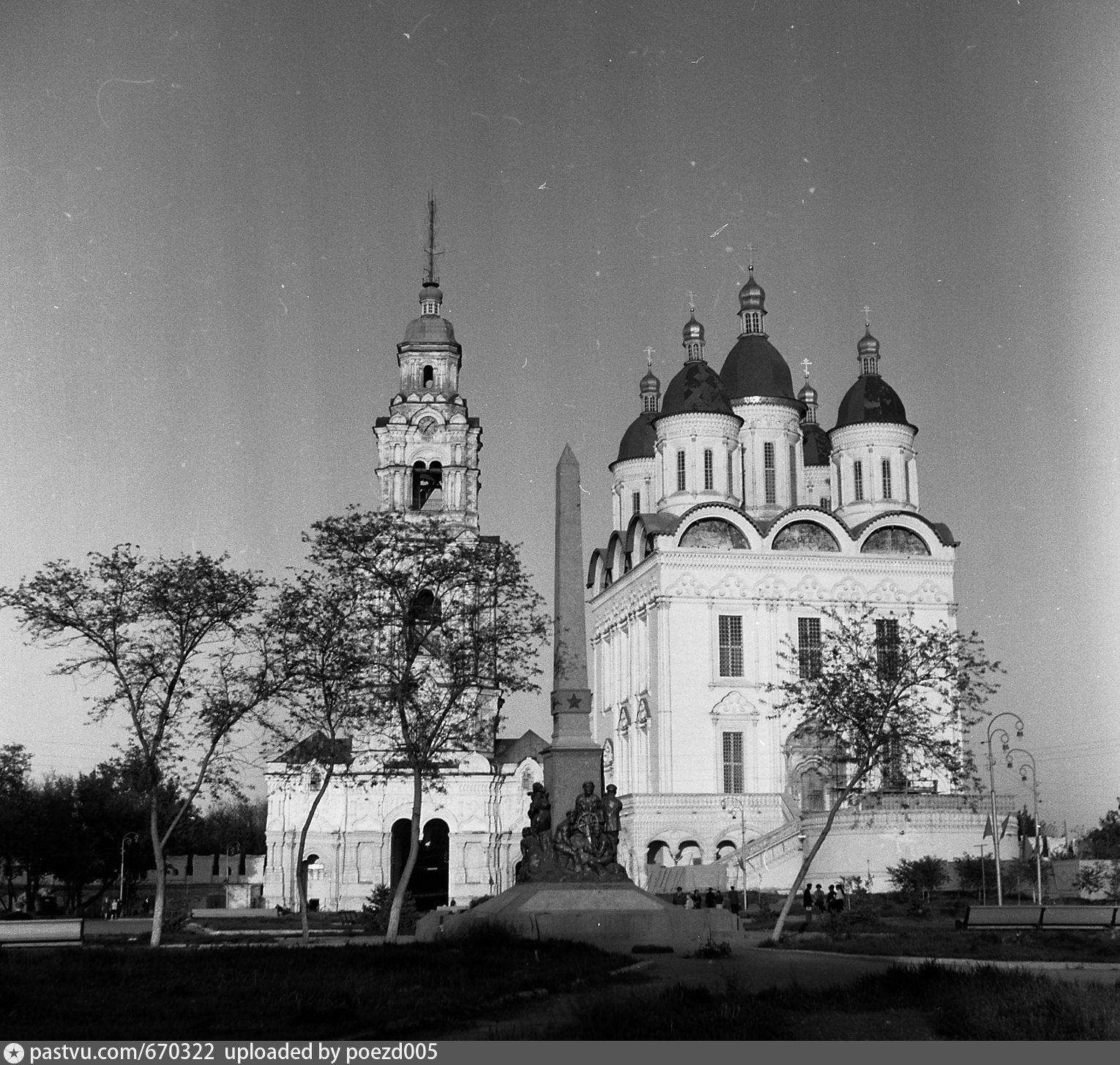 Успенский собор фото черно белое