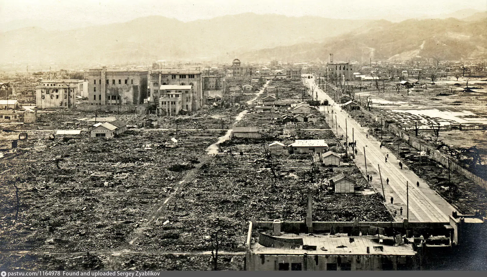 Нагасаки после ядерного взрыва. Япония 1945 Хиросима и Нагасаки. Атомная бомбардировка японских городов Хиросима и Нагасаки.