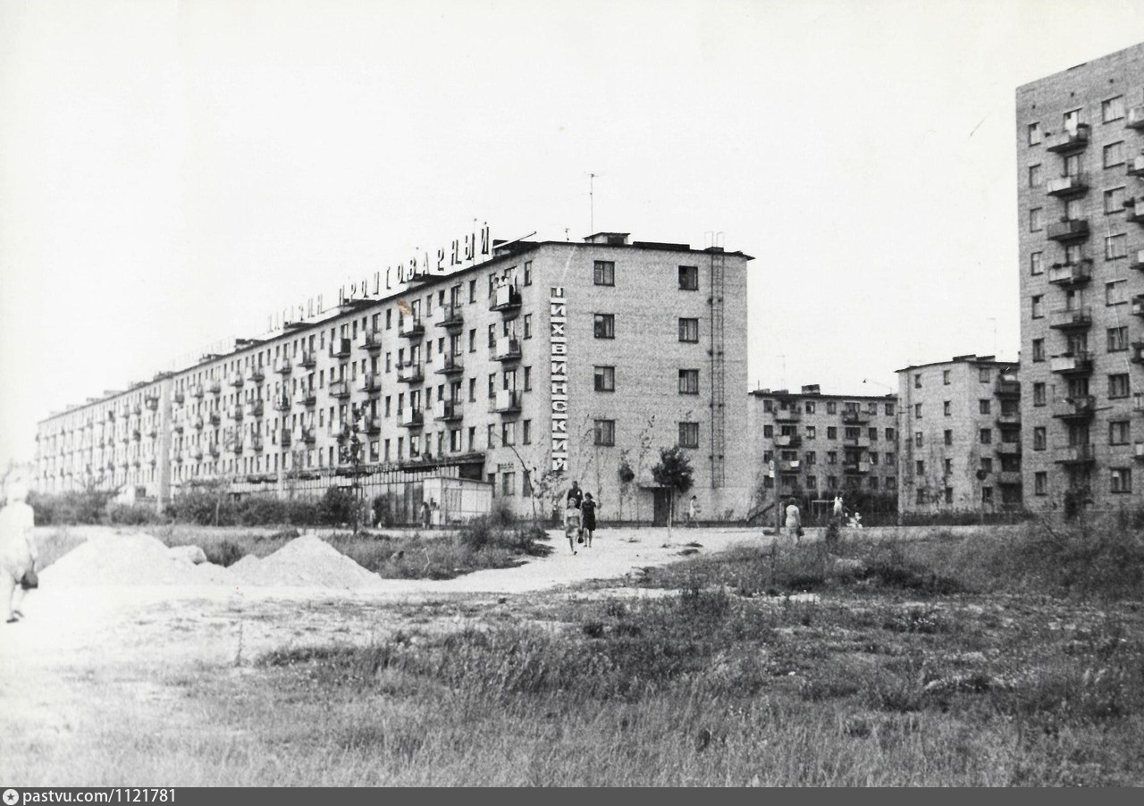 1 й нагорный. Тихвин старый город. Тихвин 1й микрорайон. Город Тихвин Новгородская Губерния. Тихвин 1 микрорайон дом 44.