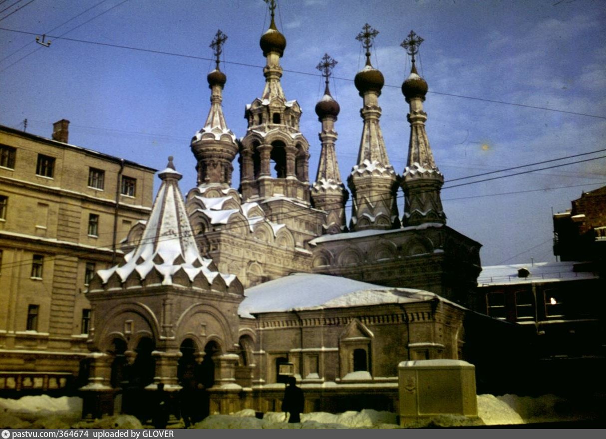 Церковь Рождества в Путинках в Москве