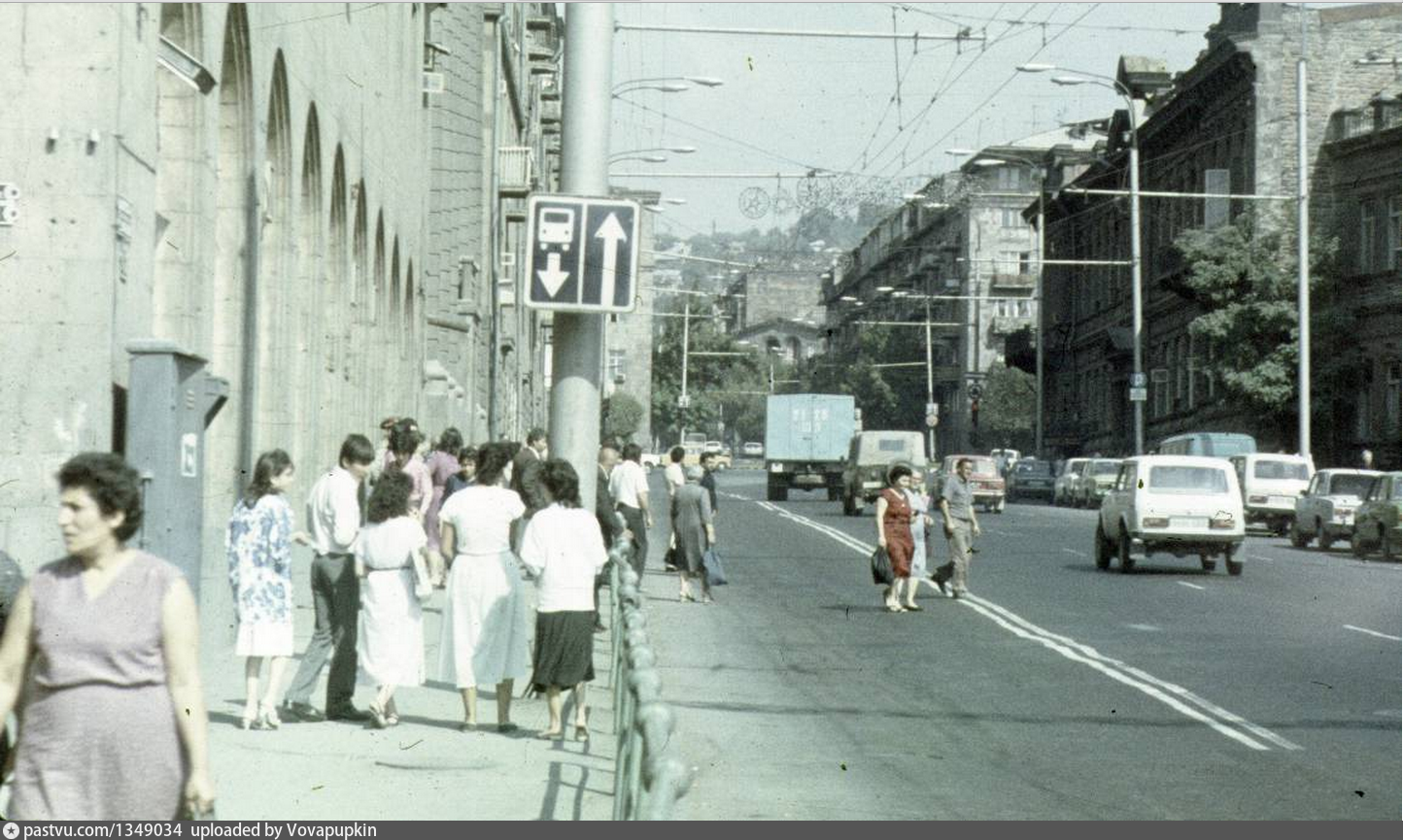 Армения в 90. Ереван 1990 год. Армения 90-е. Блокада Еревана 1993. Ереван 1992 год.