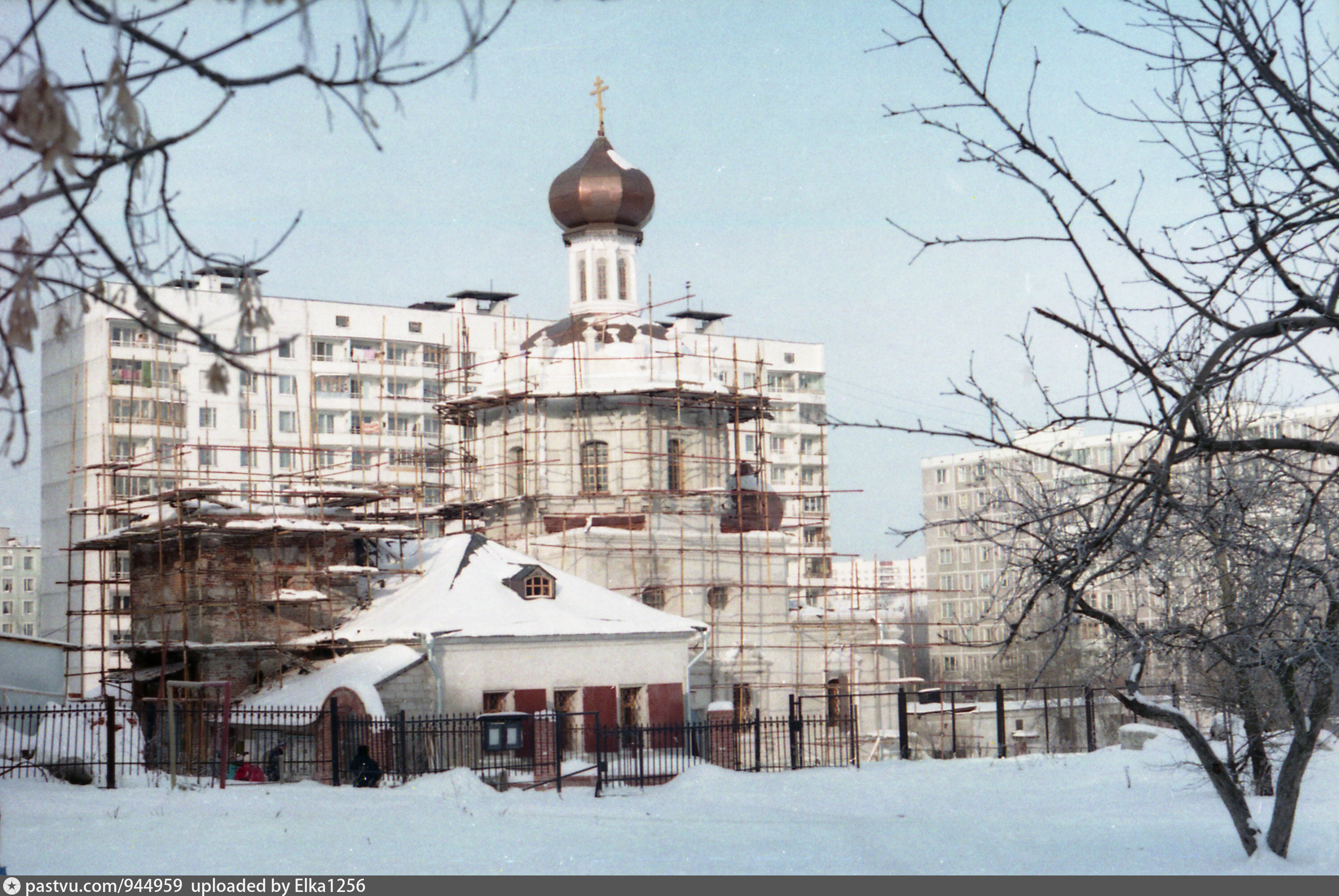 Церковь троицы в конькове. Храм Живоначальной Троицы в Коньково. Храм Троицы в Конькове. Храм Троицы в Коньково старые фотографии.