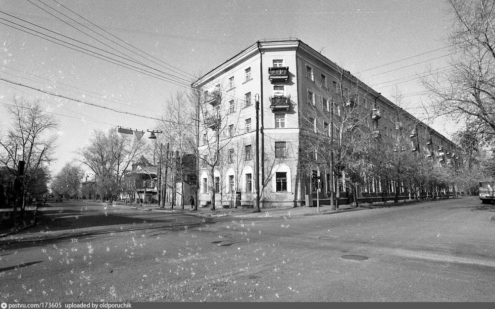 Фото ул дзержинского. Старая улица Дзержинского Иркутск. Иркутск 1980. Pastvu Иркутск. Фото Иркутска 1980.