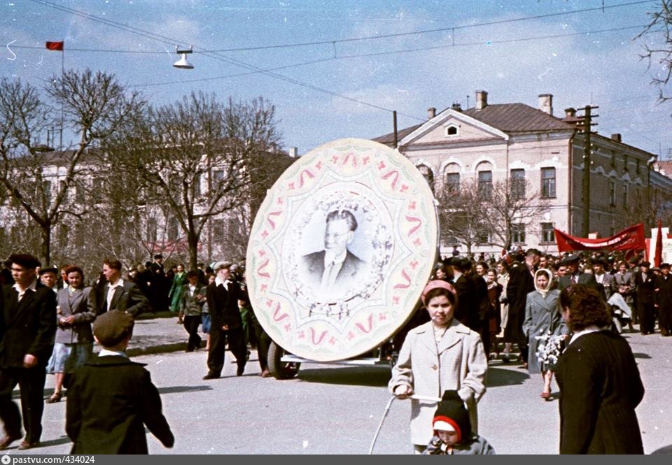 3 мая 1957. 1957 Год демонстрация 1 мая. Добрый Советский Казань.