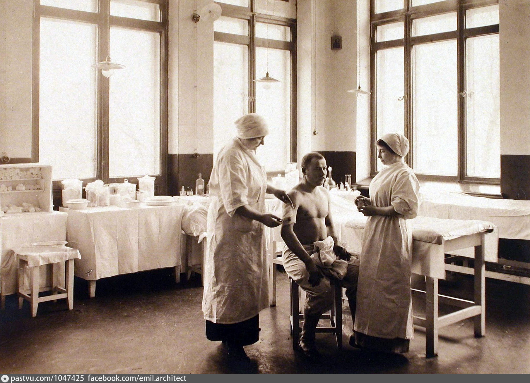 Начинать госпиталь. Киевский военный госпиталь 1914-1918. Военные госпитали в первую мировую войну. Киевский военный госпиталь 1914. Военный госпиталь 1944 СССР.