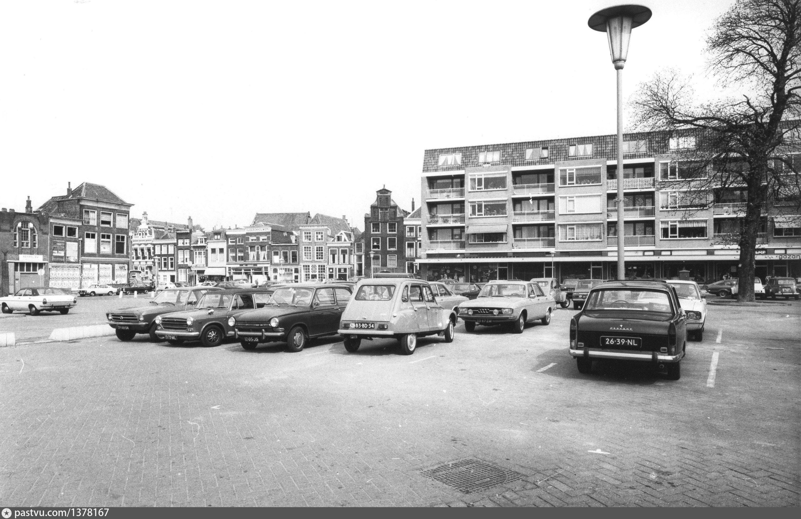 Dordrecht De Grote Markt Uitzicht Op De Huizen In De Gravenstraat En Aan De Aardappelmarkt