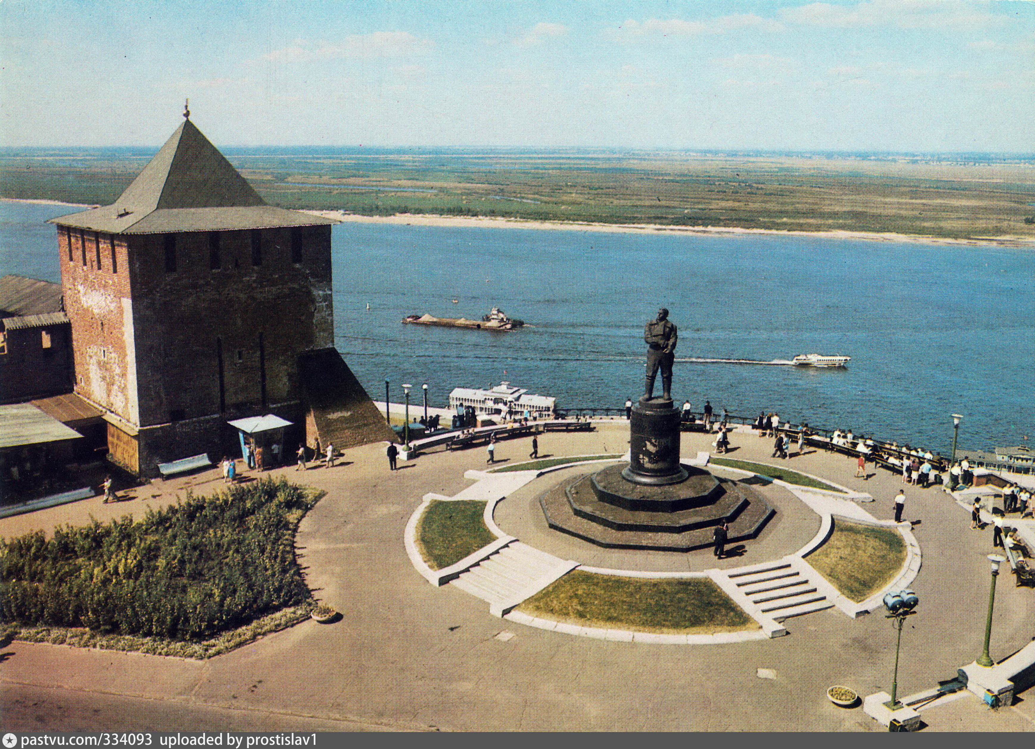 памятник чкалову в нижнем новгороде фото