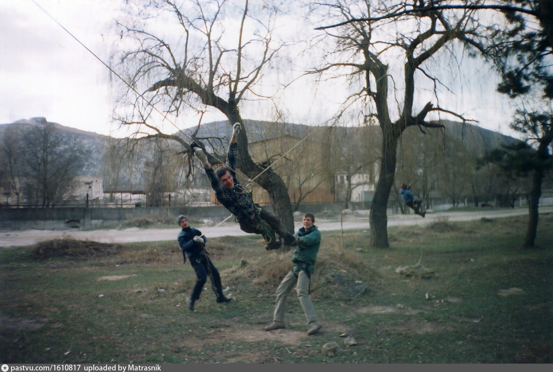 Таджики расстреляли людей в крокусе. Как тренируются добровольцы. Фото таджика 2.