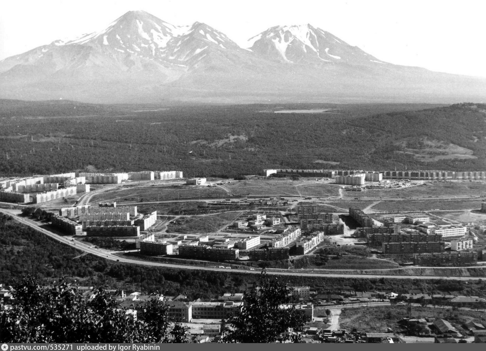 Черно петропавловск камчатский. Петропавловск-Камчатский СССР. Петропавловск-Камчатский 1970. Петропавловск-Камчатский 1960. Петропавловск-Камчатский 2000 год.