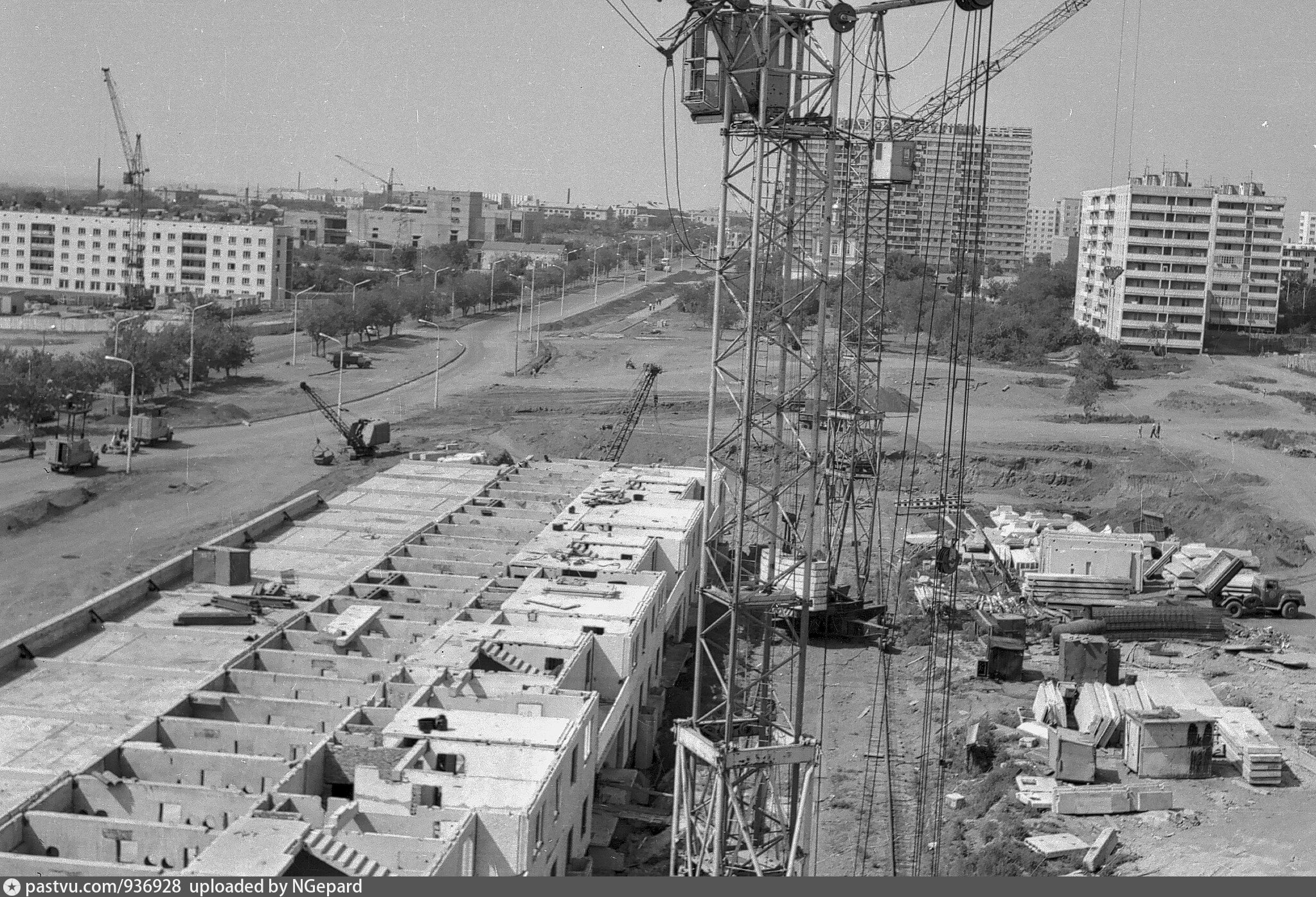 Строительство города оренбург. Улица Чкалова Оренбург 1980. Оренбург 1960 Чкалова. Чкалова 70 Оренбург. Оренбург ул Чкалова старое.