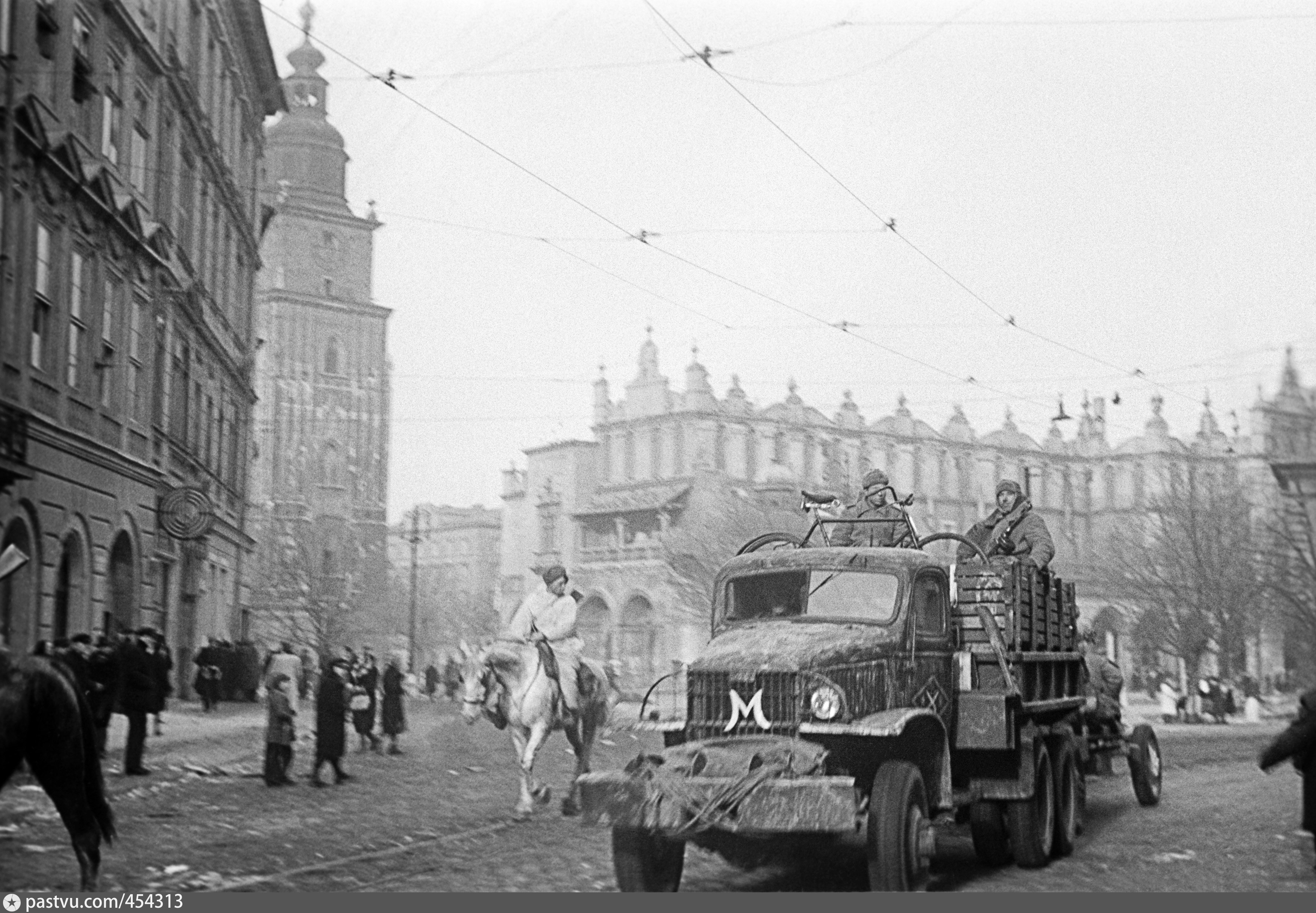 Освобождение польши советскими войсками 1944. 19 Января 1945 освобождение Кракова. Освобождение города Лодзь 1945. Краков 1944. Краков 1945 красная армия.