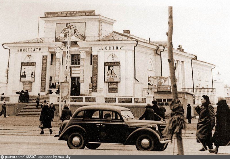 Погода в темиртау карагандинской на день. Кинотеатр Восток Темиртау. Темиртау старый город. Темиртау кинотеатр мир. Старый Хабаровск советское время.