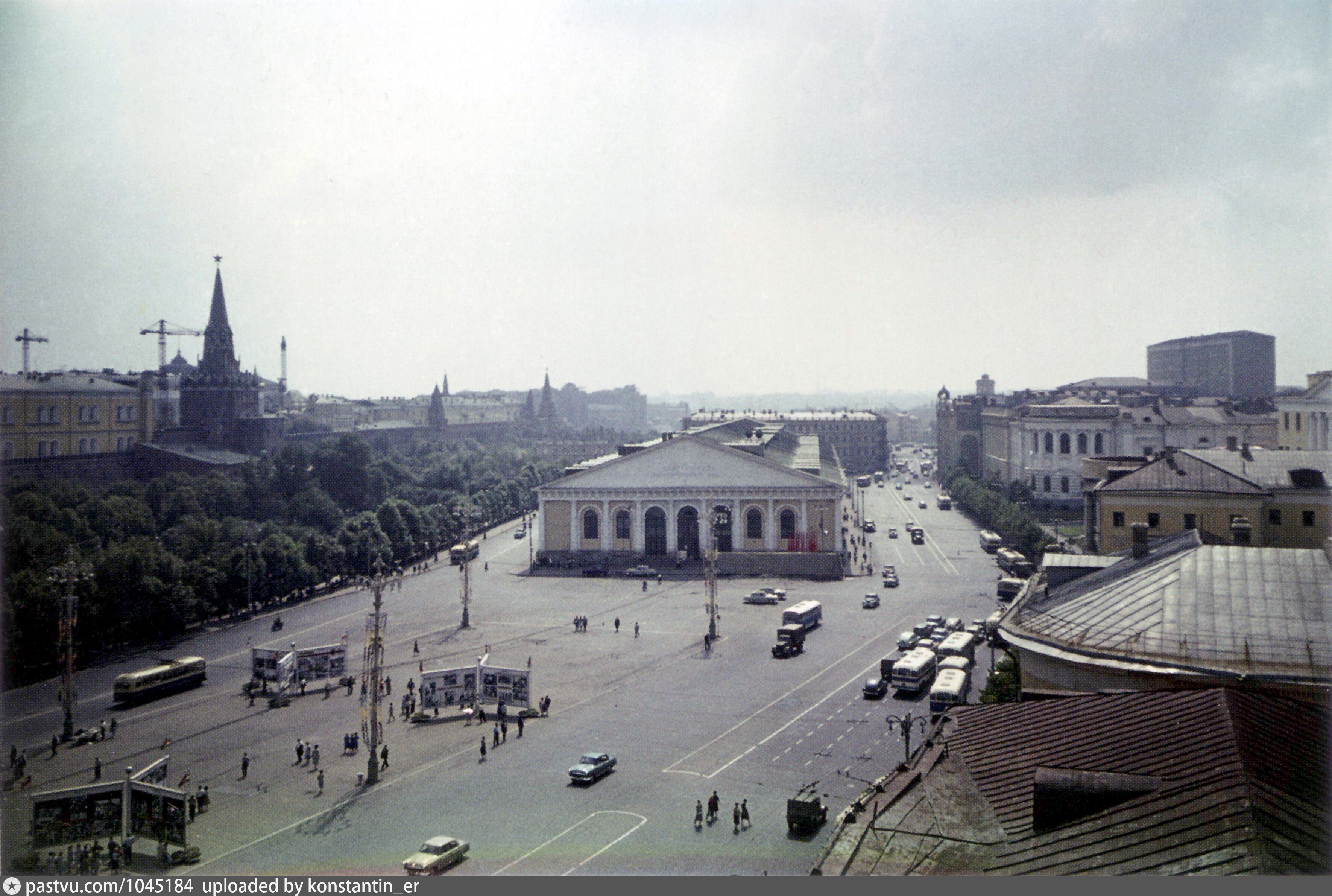 Кропоткинская площадь в 1959 году. Фото Манежной площади в 1965.