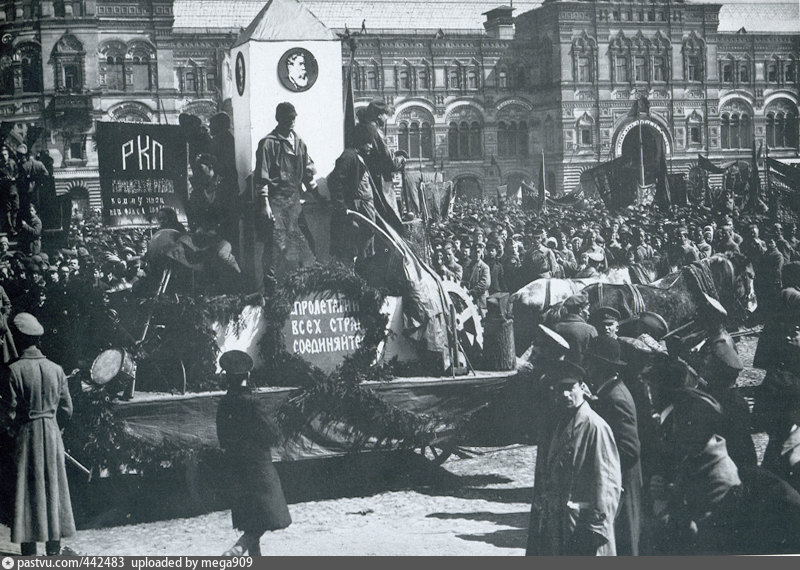 1 мая 1918. Москва 1919 год. Красная площадь 1917. Москва 1918. Ленин на красной площади 1919 первоетмая.