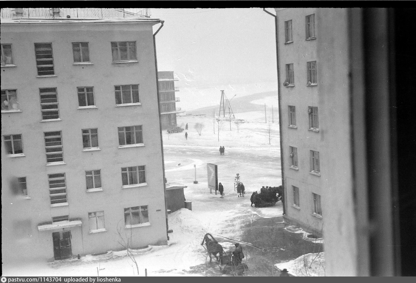 Тройки возле Речного вокзала