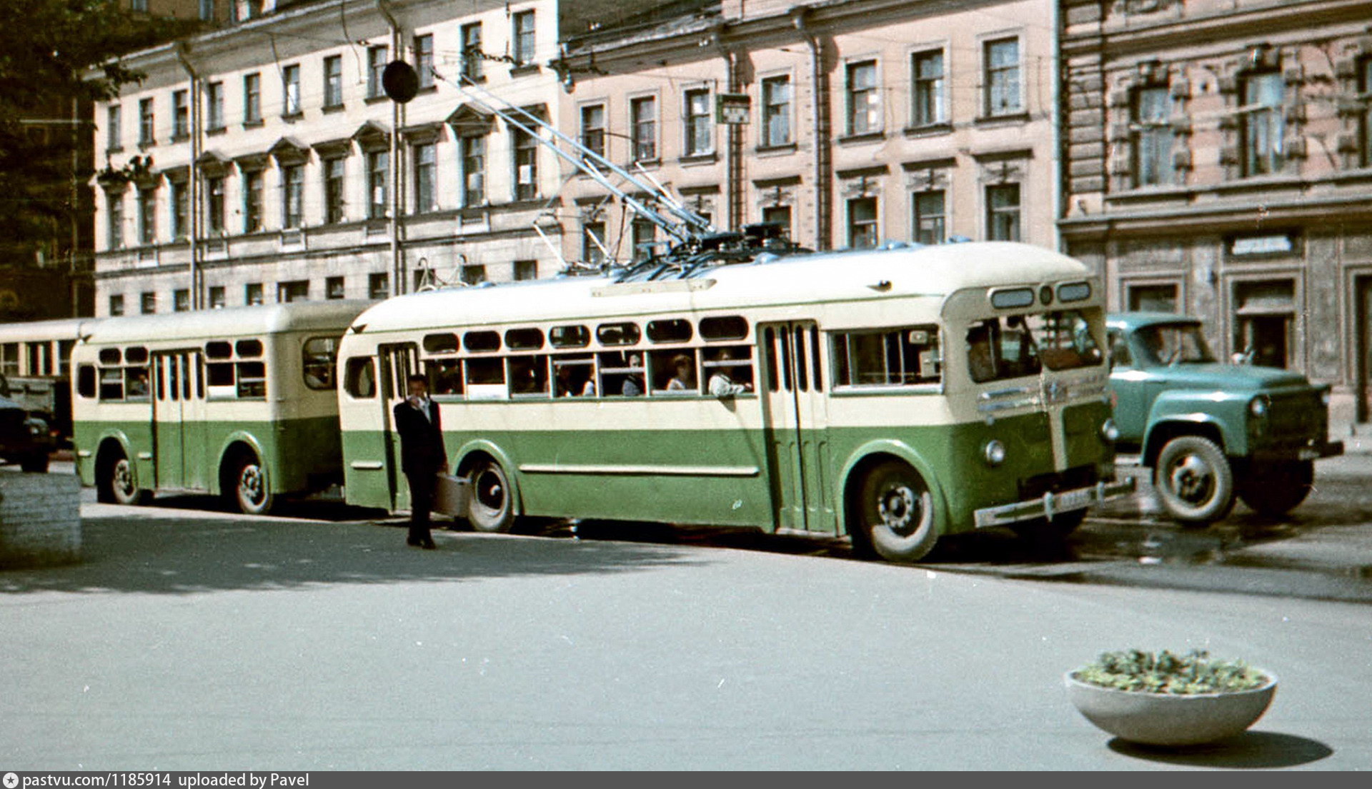 Ленинград 1963. МТБ-82д троллейбус. МТБ-82 троллейбус. МТБ-82 С прицепом. МТБ-82д.