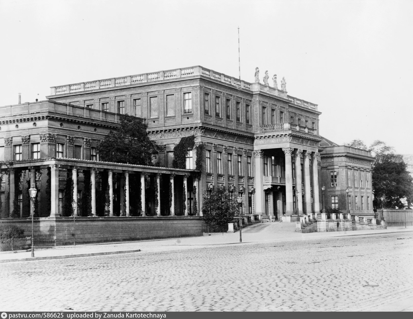 Das Kronprinzenpalais / Дворец кронпринцев