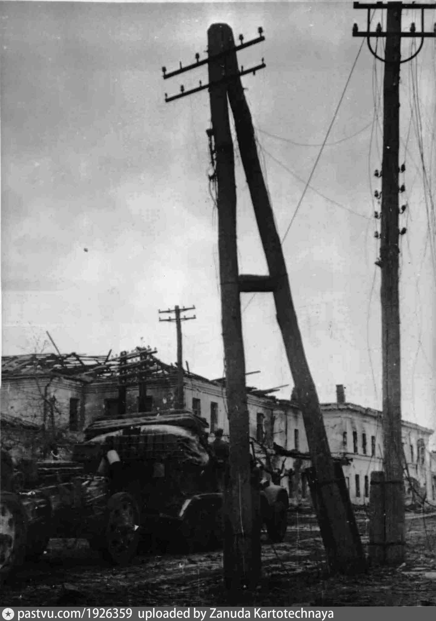 Оккупация белгорода. Белгород 1943, эшафот. Белгород 1943. Белгород 1943 г. Телеграфный столб Великая Отечественная война.