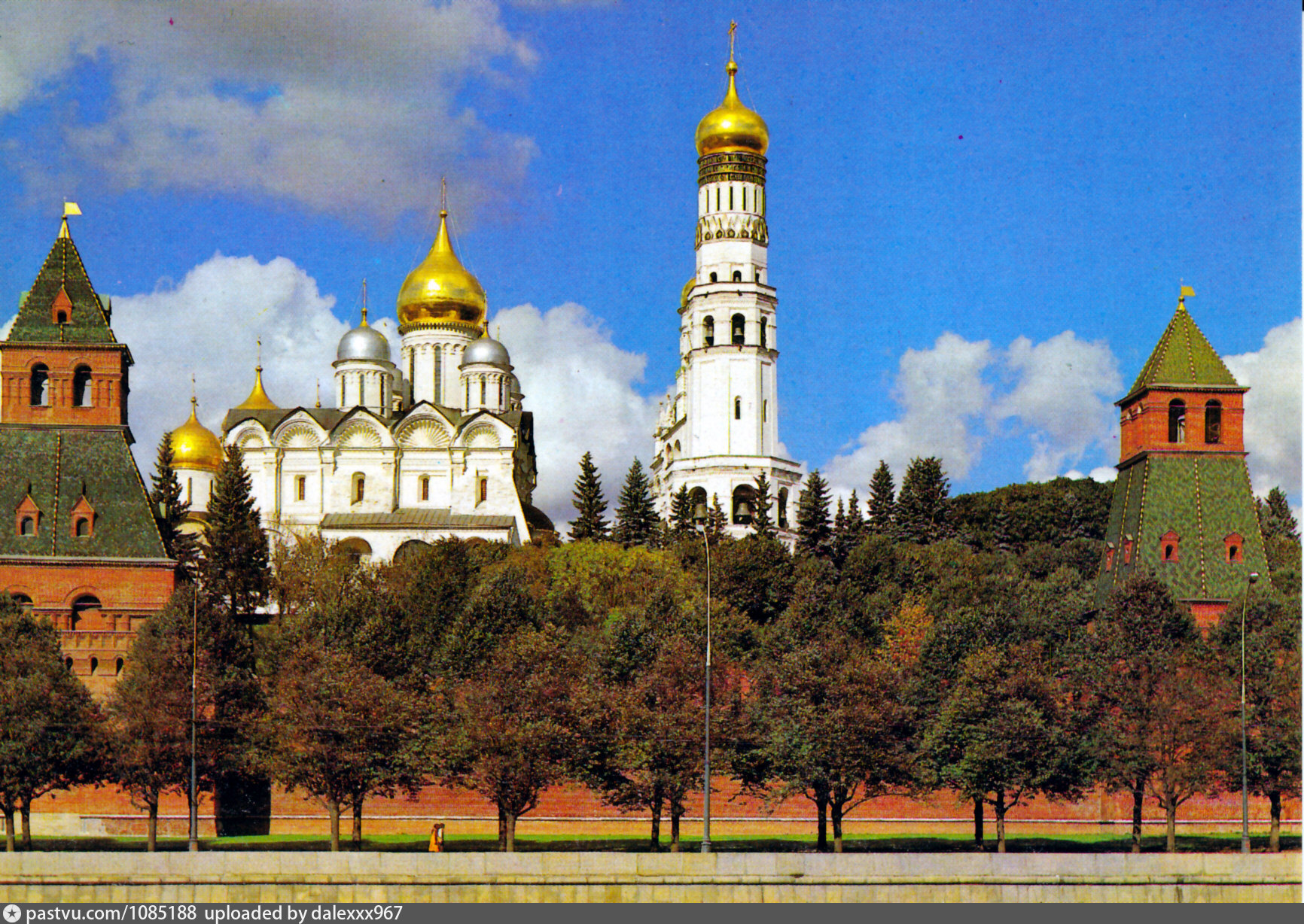 Со стороны москва. Кремль Москва 1980. Виды сторон. Фото где есть Кремль похожий на Московк.