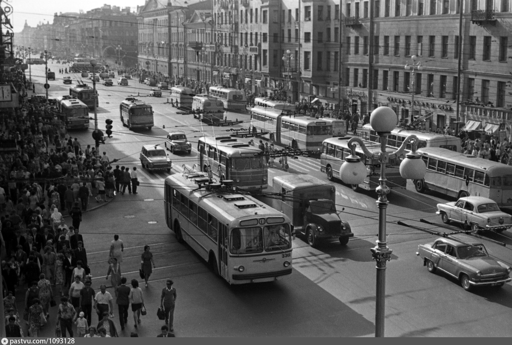 Фото 1971 года. Ленинград в 1971 году. Ленинград Невский проспект 1971 год. ЗИУ-5 Ленинград. Ленинград 1971 год фото.