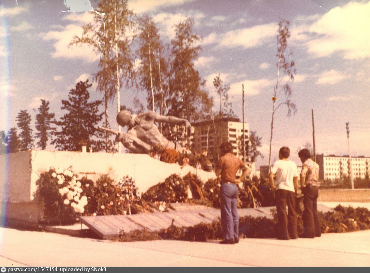 Основан в 1978 году. Москва 1978. Дворец спорта бишкек бассейн фрунзе. Нижневартовск архив. Основан в 1978 году.
