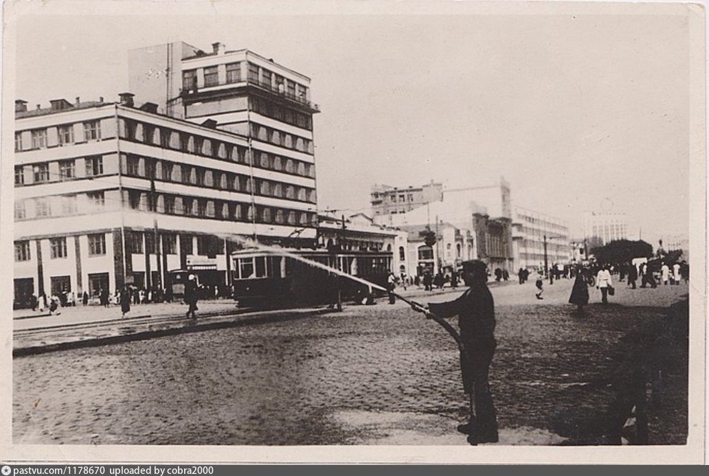 Здание обкома в Екатеринбурге.