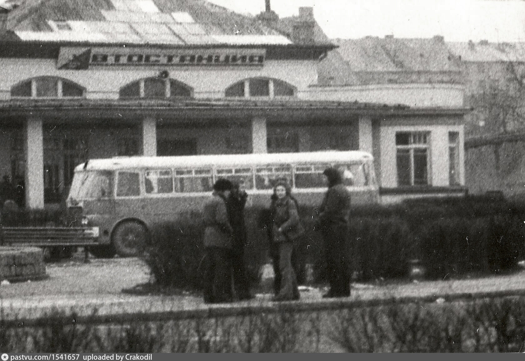 Черняховск автобусов. Автовокзал Черняховск. Автостанция в городе Черняховск. Старый общественный транспорт. Черняховск автобус станция.