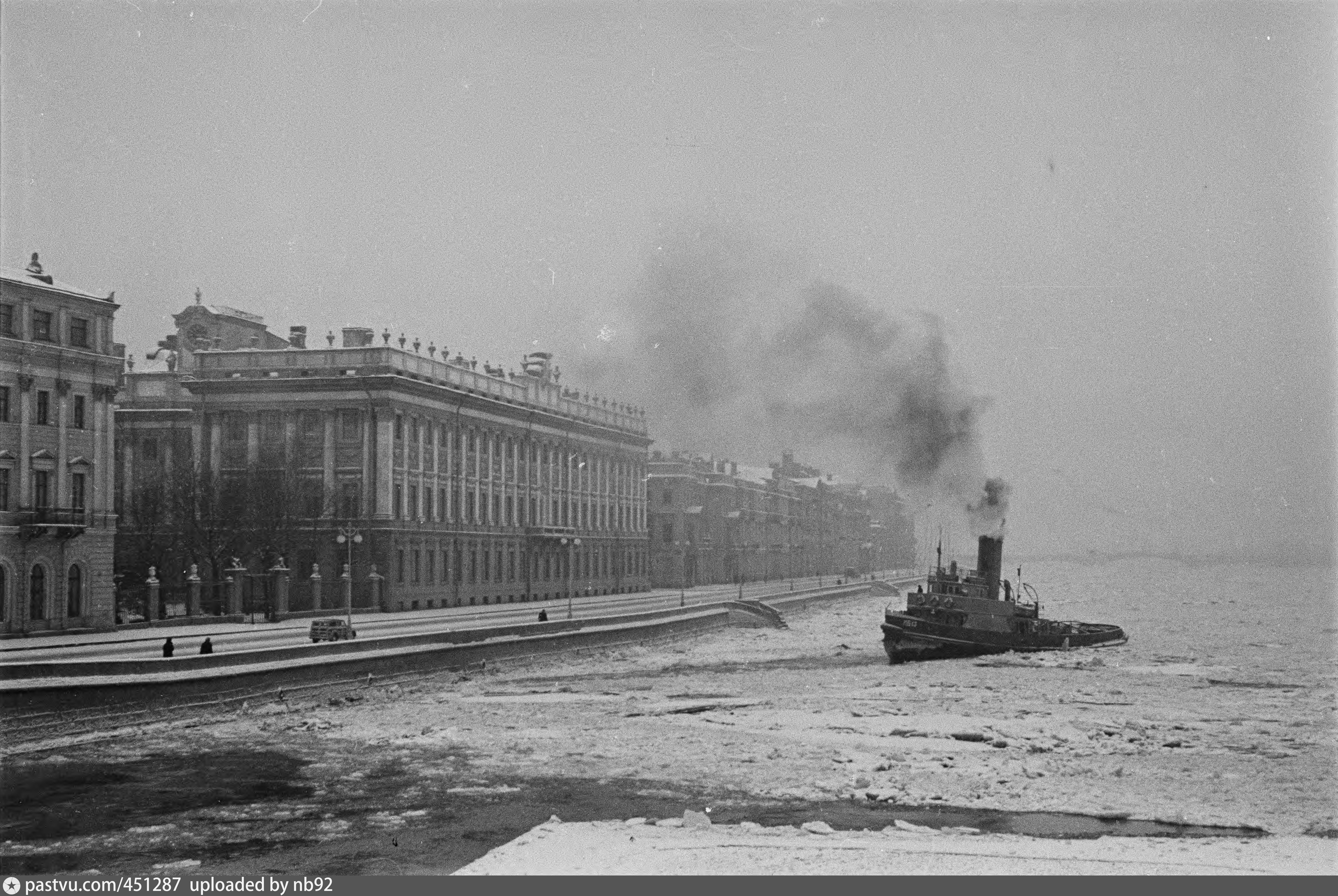 Санкт петербург ретро. Дворцовая набережная Ленинград. Набережная реки мойки Ленинград 1941 1945. Набережная Макарова Питера 1955. Дворцовая набережная 1930е годы.