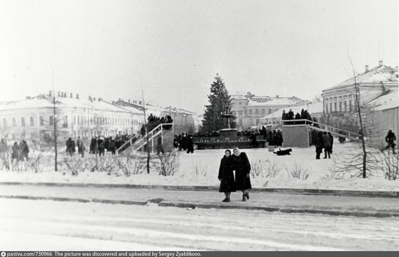 Бульвар ярославль площадь челюскинцев. Советский сквер Петрозаводск.