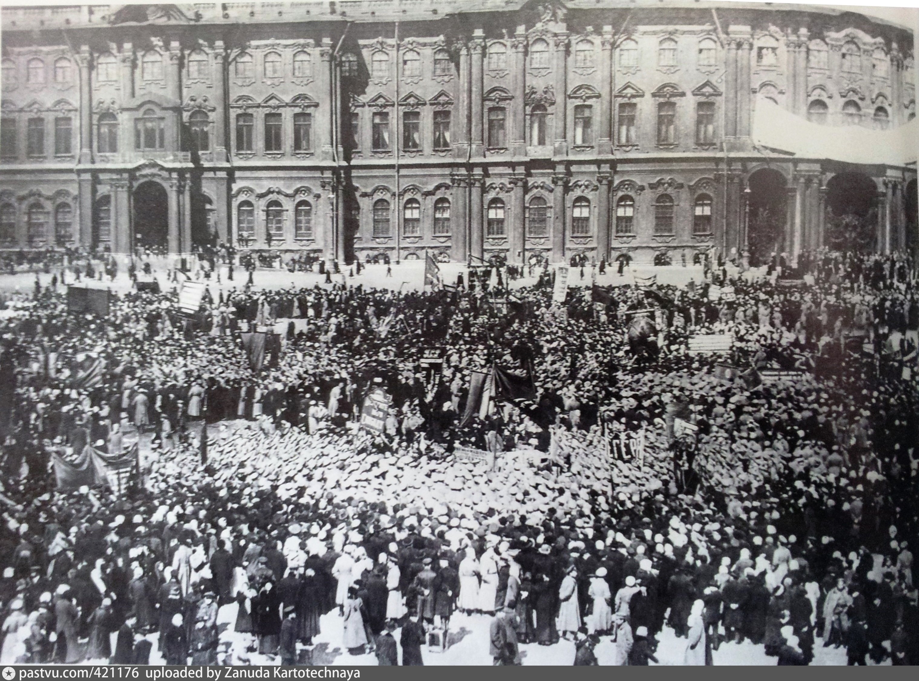 Дворцовая площадь 1917 год
