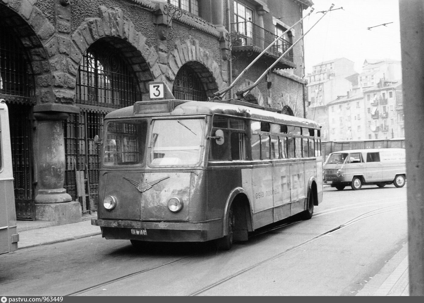 Проезд троллейбус 1. Fiat троллейбус. Троллейбус Фиат 1970. Троллейбусы во Франции. Старинный троллейбус.